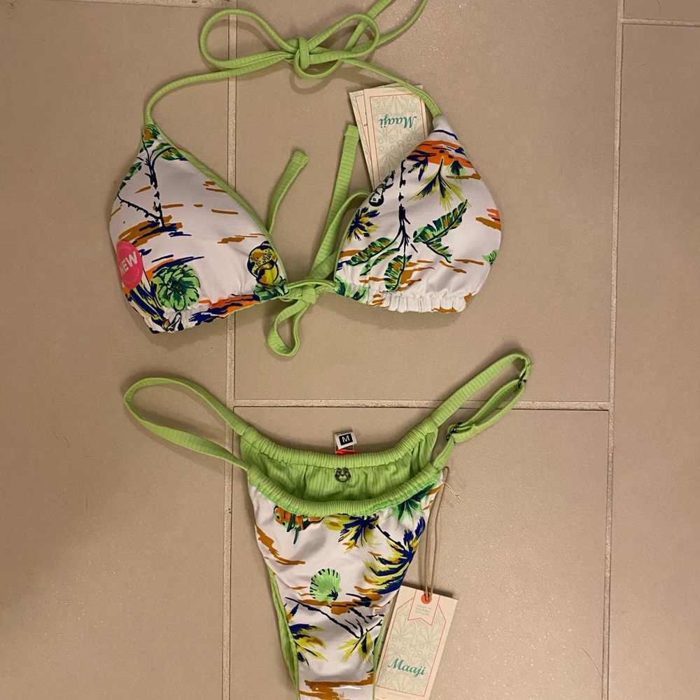 NWT MAAJI REVERSIBLE BIKINI SET!